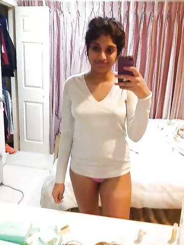 Indian GF nude selfies