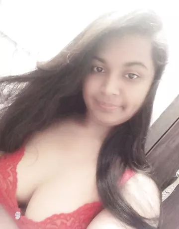 Nude Indian girl topless selfie photos for lover