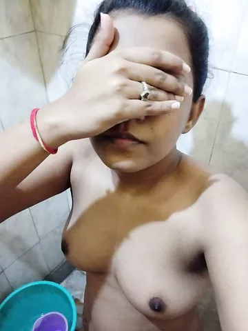 Small tits Indian girl nude pics