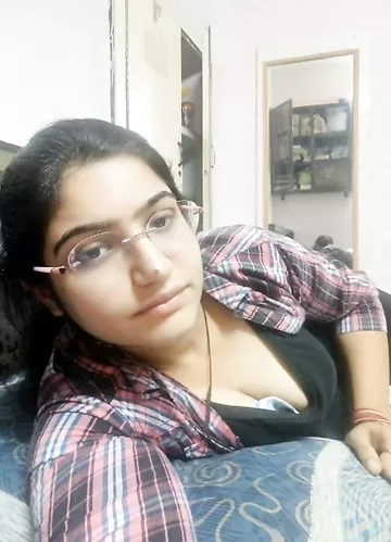 Sexy Indian nude girl has revealed her assets