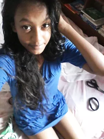 Sri Lankan cute Tamil teen girl nude photos
