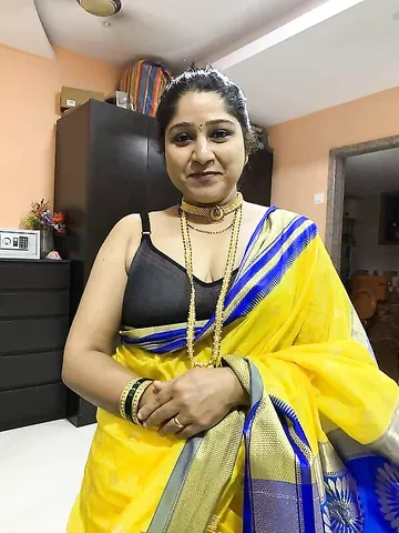 Cum on face blowjob aunty in saree with husband friend