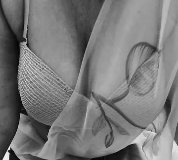 Removing My Pallu Revealing Desi Wife's Body