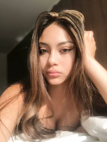 Married Woman Cheating While Hubby's Gone