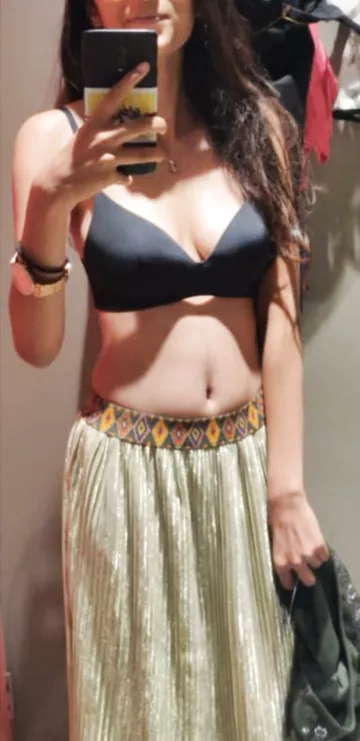 Married Woman Showing Maximum Desi Curves For You