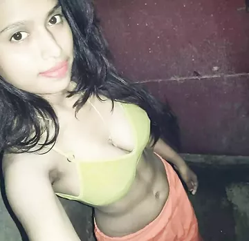 Bengali girl Desi nude pics