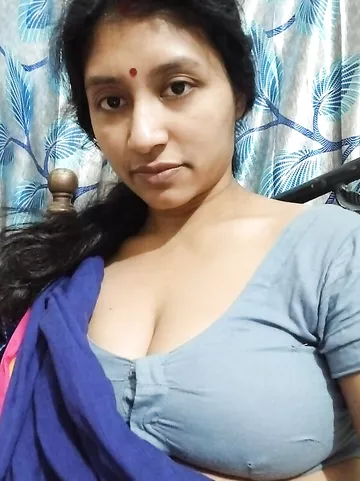 Affair bhabhi in saree nude fucking with lover