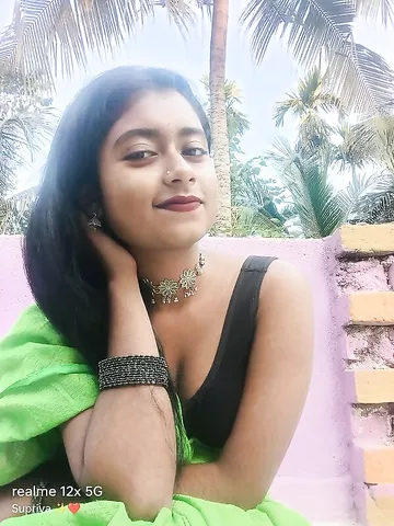 Topless Desi girl Supriya unseen collection