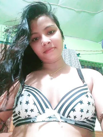 Most wanted Desi girl topless photos leaked