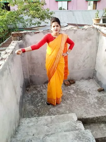 Bhabhi showing horny pussy and nude hot photos