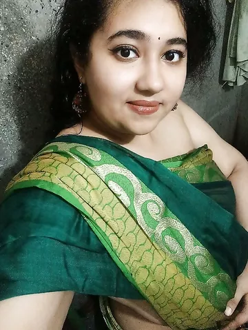Curly hair desi aunty showing boobs after removing saree