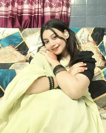 Big ass Bengali babe nude poses exposing pics