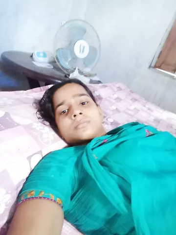 Divorced aunty showing huge boobs - topless show