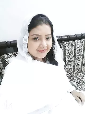 chubby MILF big ass and huge boobs exposing photos