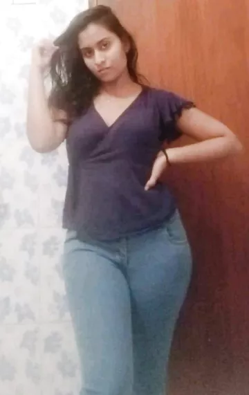 Srilankan girlfriend naked photos before sex