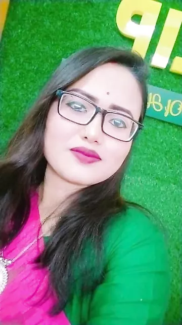 Desi bhabhi jungle pussy and nude seductive