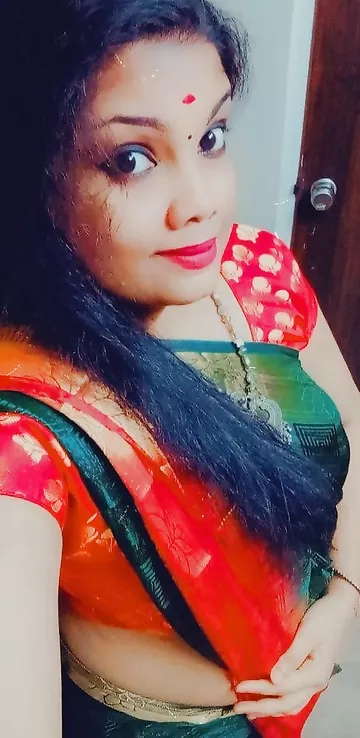 Desi bhabhi nude bath under the shower photos