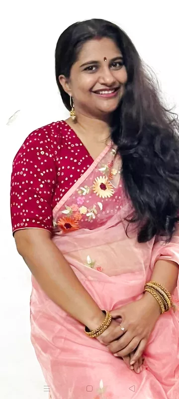 Sexy married Indian bhabhi trying bra in trial room