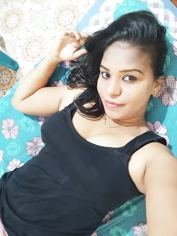 Big boobs Indian girl topless photos viral