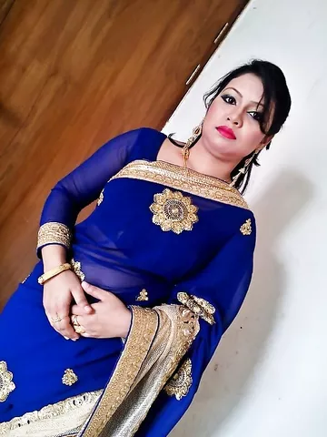 Indian viral bhabhi nude posing for sex with lover