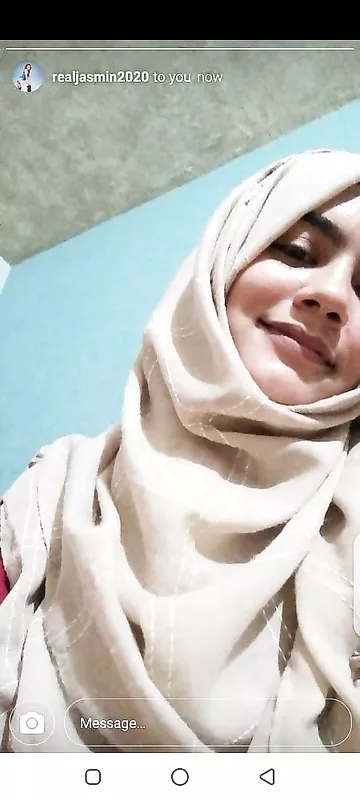 Bengali hijab girl big round boobs showing