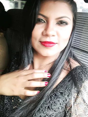 Thick ass Srilankan bhabhi topless selfies