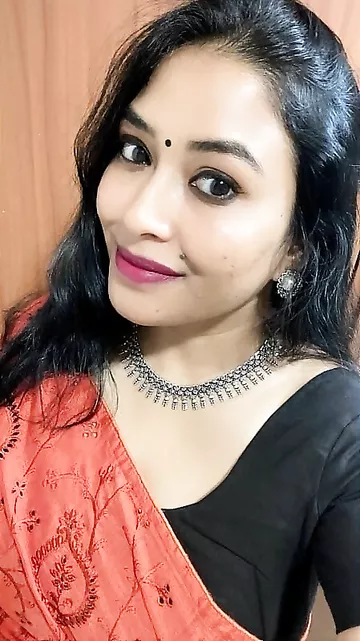 Topless bhabhi sex chat with lover and flaunts boobs