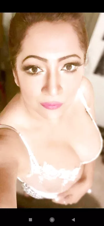 Bangladeshi actress Tania showing her huge boobs