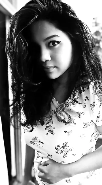 Big boobs Bangla girl few topless selfie pics