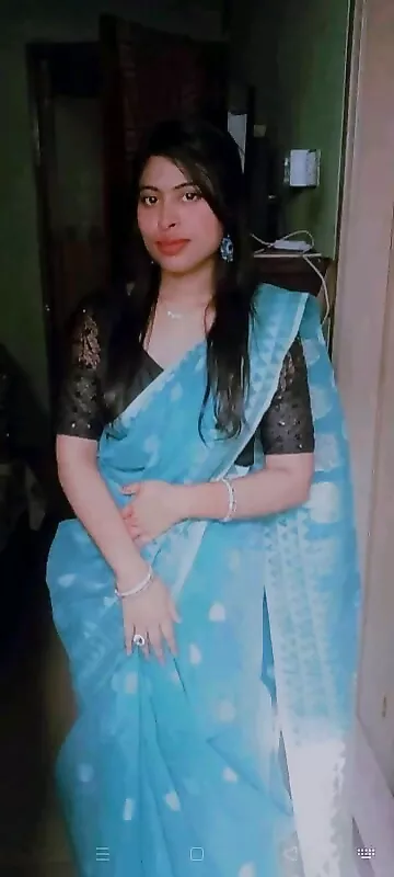 Pink lips desi girl boobs and ass showing hot pics