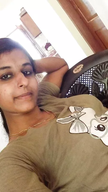 Malayali girl nude boobs showing photos on Onam