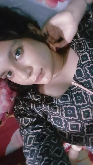 Desi beauty stripping bra and topless boobs show