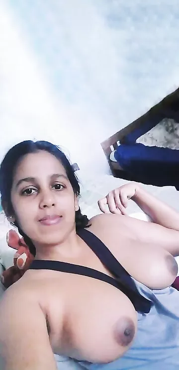 Sri Lankan big boobs girl unseen naked photos