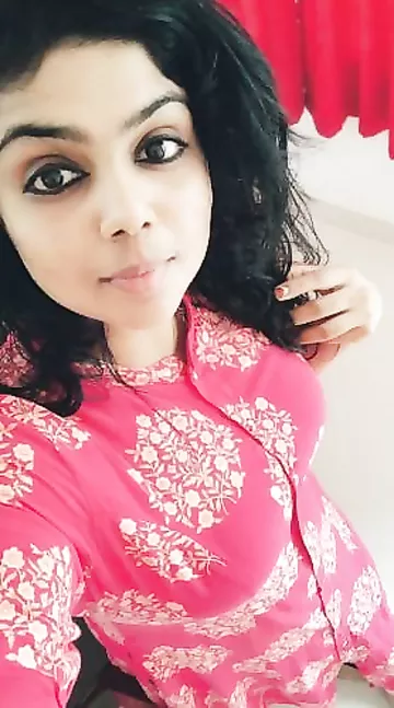 Firm big boobs showing topless Indian girlfriend