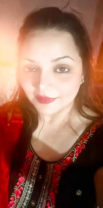 Posh wife blowjob and nude sex with husband