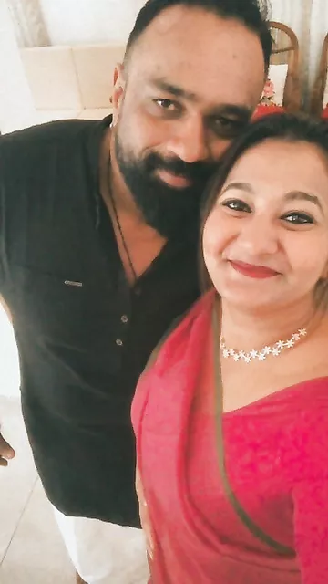 Nude Malayali housewife blowjob and sex photos