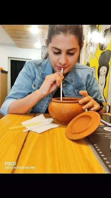 IT HR girl showing her huge melons in selfies