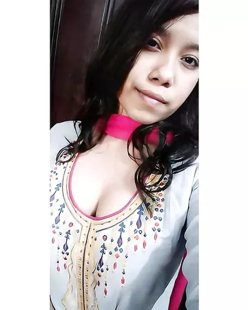 Girlfriend in transparent saree showing firm boobs