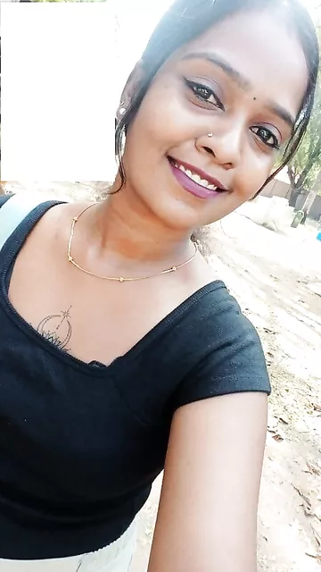 Tattooed Tamil college girl topless blowjob to lover