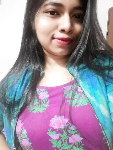 Bengali girl untouched boobs showing selfie