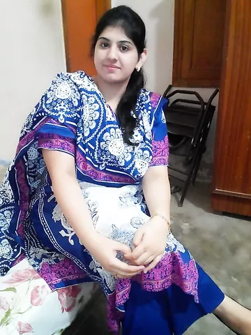 Punjabi girl teasing big boobs topless photos