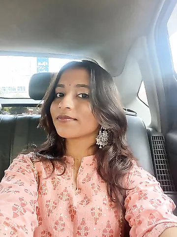 Sexiest NRI desi girl boobs showing and pressing