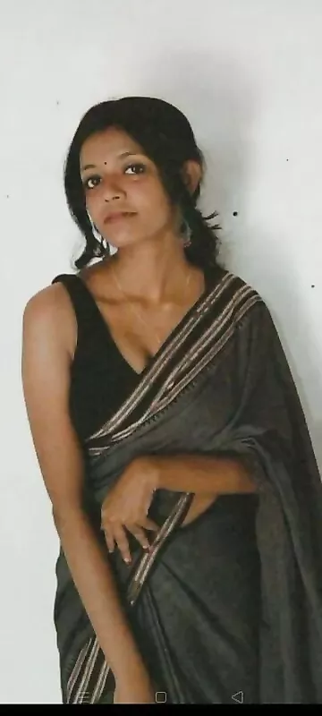 Indian saree college girl revealed big round boobs