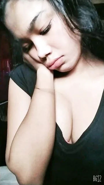 Beautiful Bengali girl one side boob show