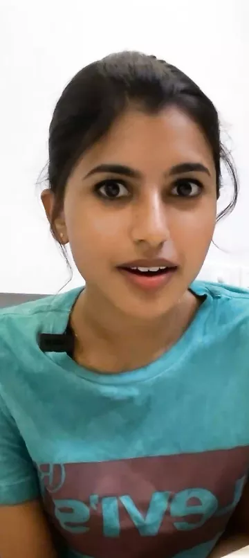 Cute college Indian girl boobs showing selfie