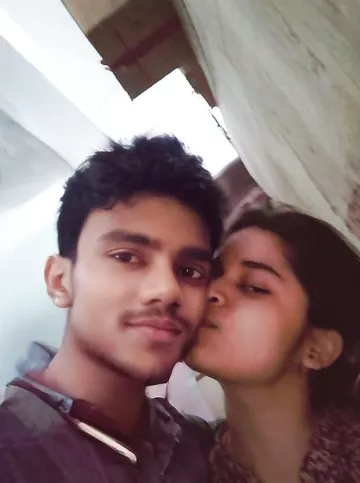 Cute girlfriend topless avatar for boyfriend photos