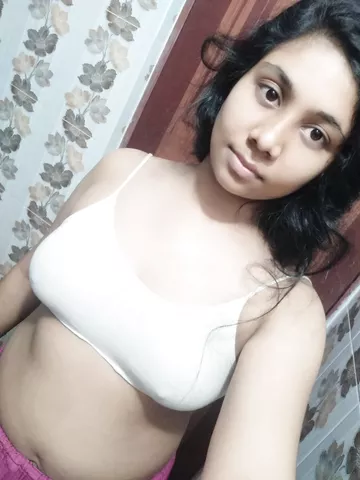 Chennai girl boobs showing selfies in bathroom