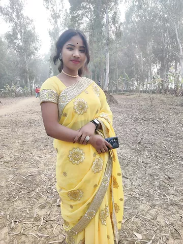 Bengali housewife naked photos shared by hubby