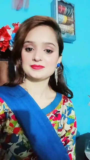 Pakistani slim teacher nude boobs and ass showing