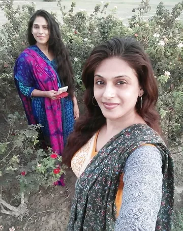 Desi housewife big boobs and nude pussy pics